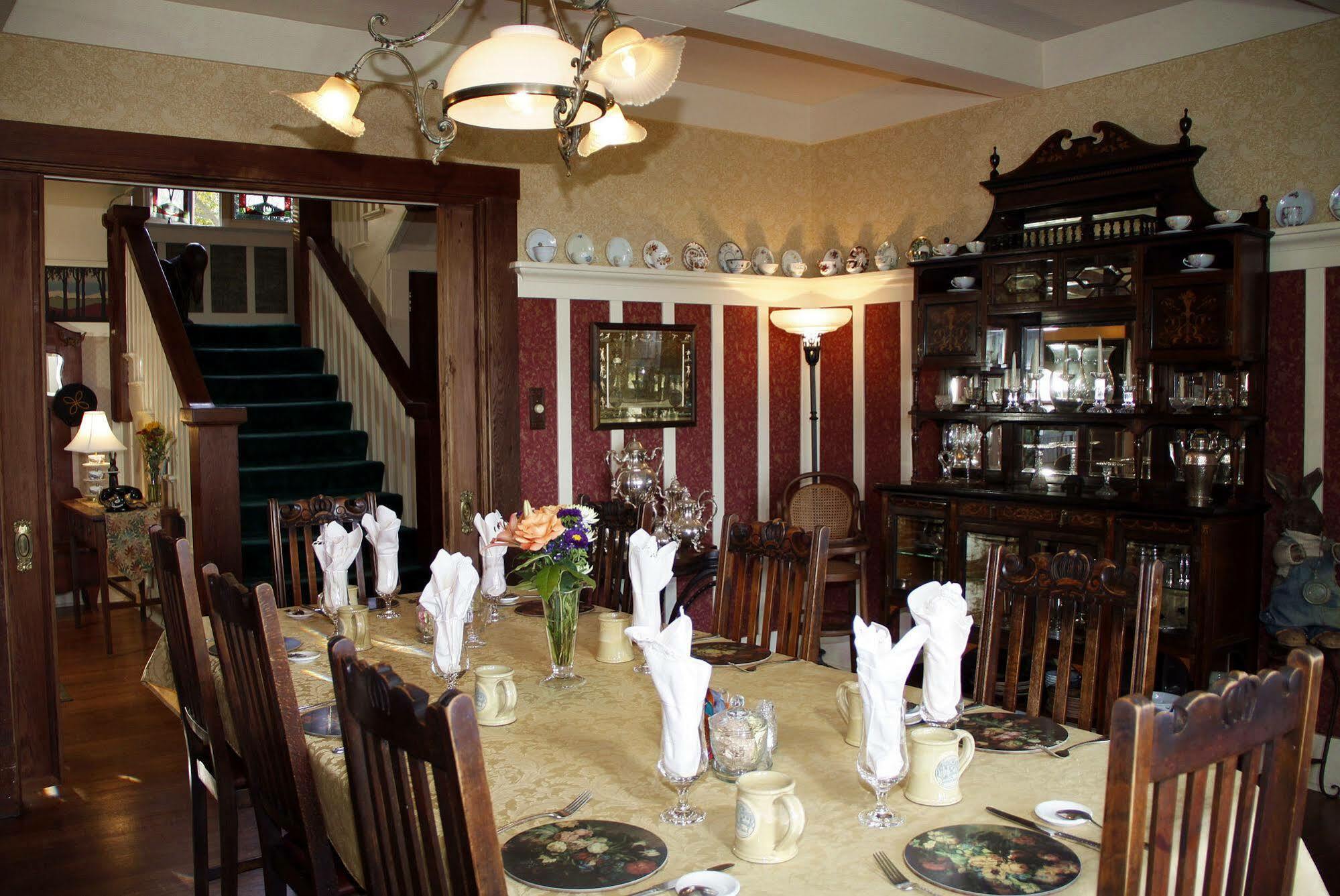 The Jabberwock Bed & Breakfast Монтерей Екстериор снимка