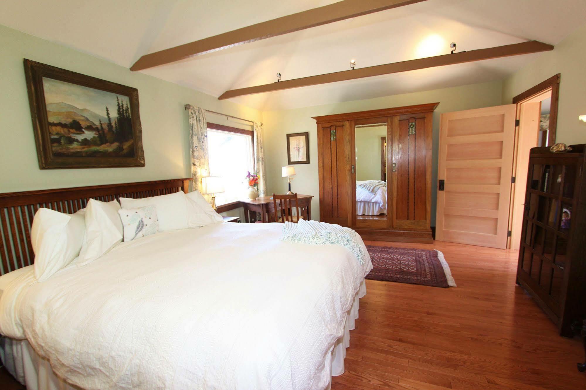 The Jabberwock Bed & Breakfast Монтерей Екстериор снимка