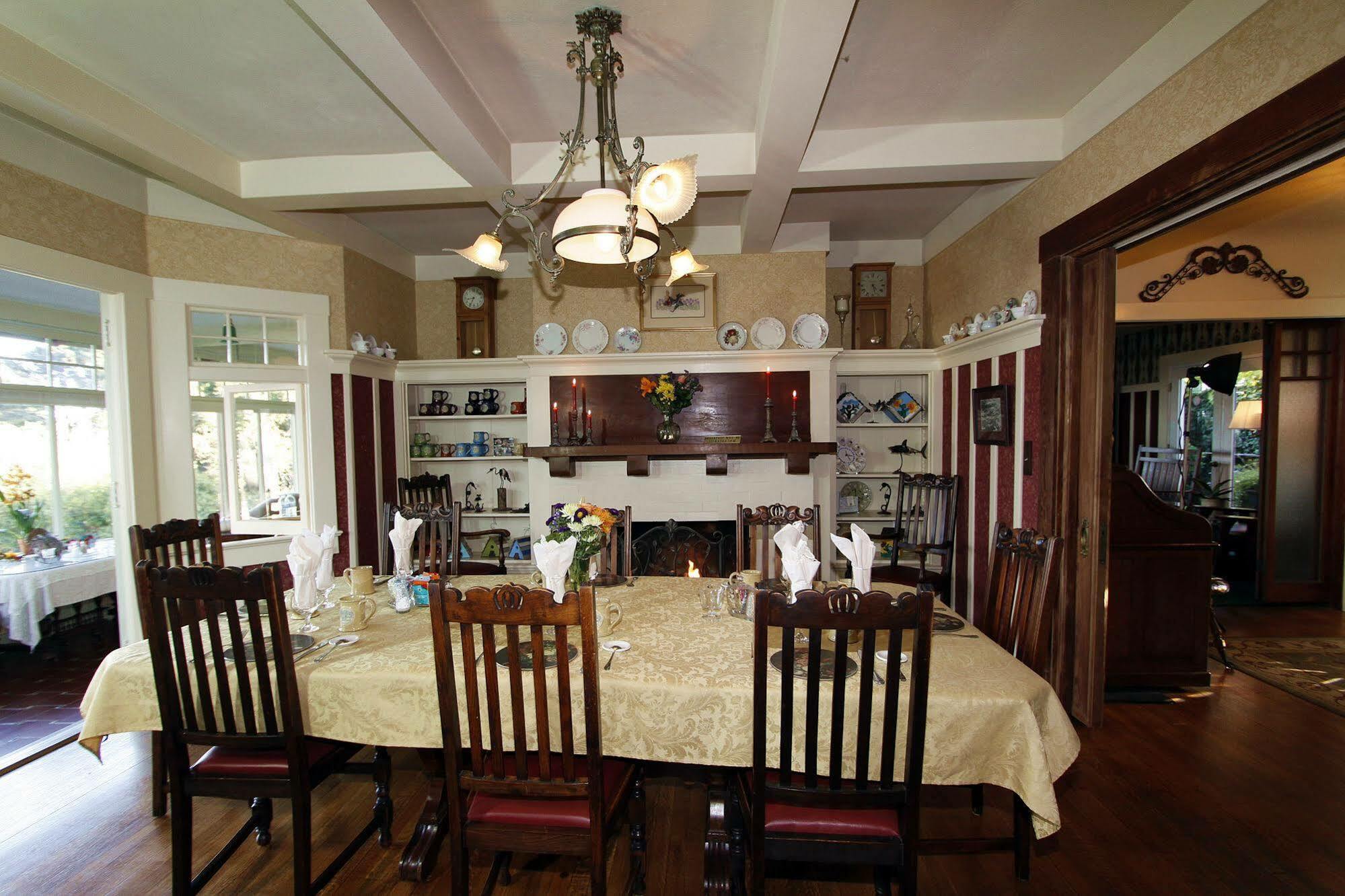 The Jabberwock Bed & Breakfast Монтерей Екстериор снимка